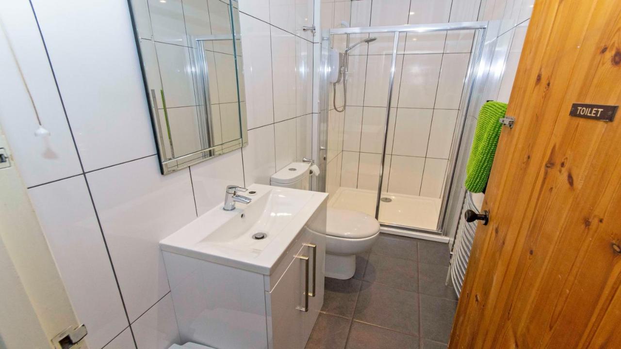 Streamways Nr Croyde - Large Country Cottage With Valley Views, Hot Tub Option And Private Garden Cabin, Sleeps 12-16 Екстер'єр фото